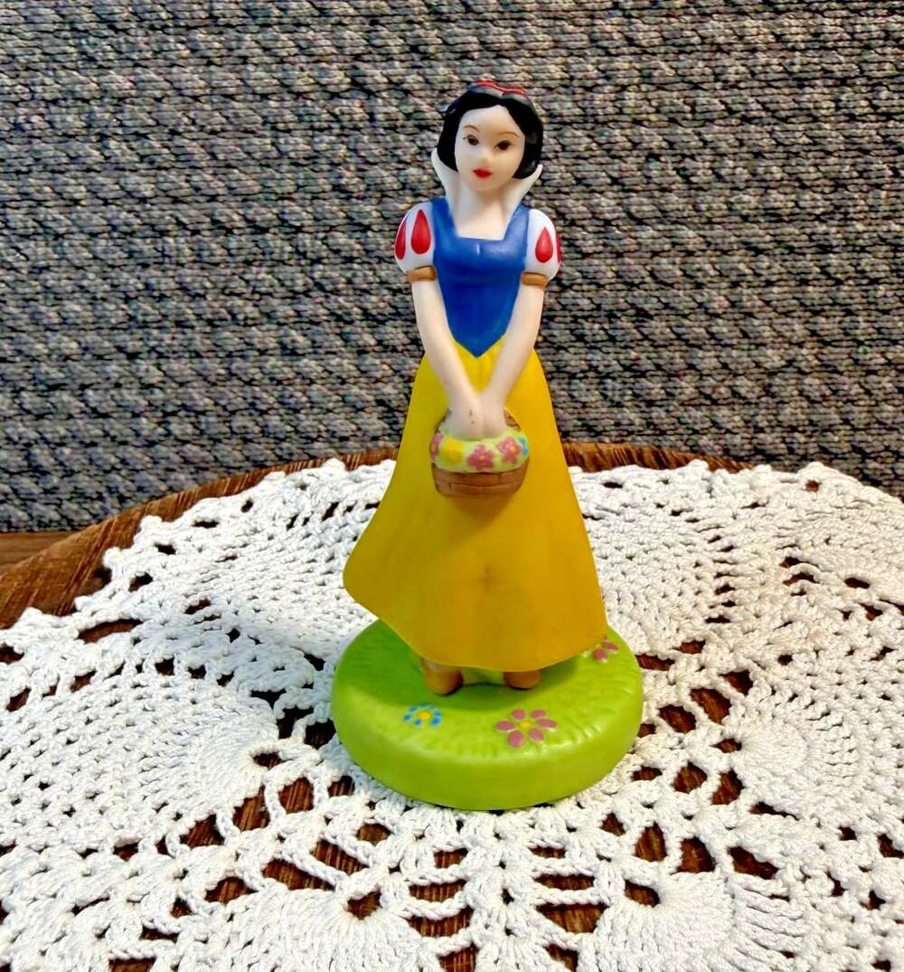 Disney Grolier Snow White Snow White & 7 Dwarfs Porcelain Ceramic Figurine 3.5"